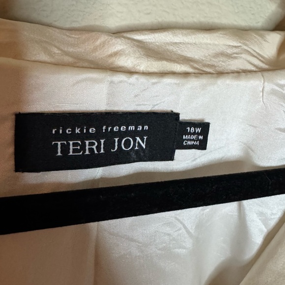 Rickie Freeman Teri Jon Ivory 100% Silk Bell Sleeve Jacket 18W - Picture 5 of 8